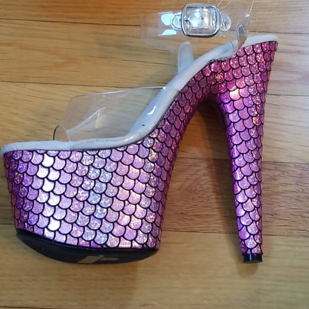 Heels - Picture 2 of 3